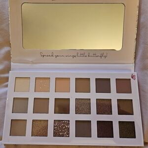 Essence Let Me Be Your Wings eyeshadow palette